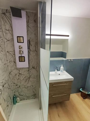 Renovated Apartment with Balcony in San Lorenzo - with elevator, Janov (fotografie 9)