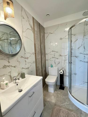 Luksusowy apartament na parterze w okolicy jeziora i Gór Sowich