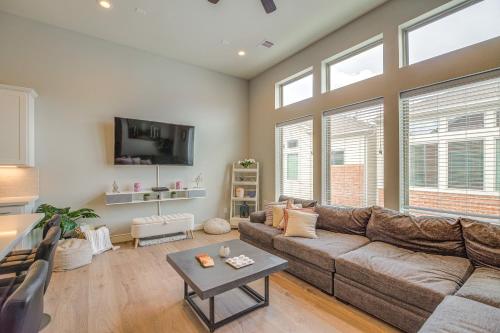 Central Condo Near NRG Stadium and Houston Zoo! in Houston, USA