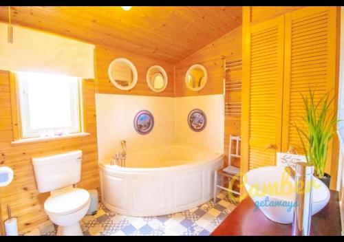 Vannas istaba, Tore Petty - spa bath and sauna - Romney Marsh, Kent in Snargate