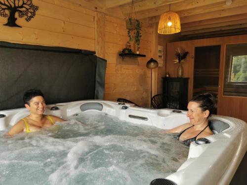 Hot tub, Gites ETCHE ARGUINIA in Montory