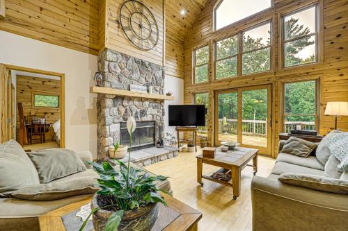 Stunning Riverfront Retreat in Northern Michigan! in Cadillac, Vereinigte Staaten von Amerika
