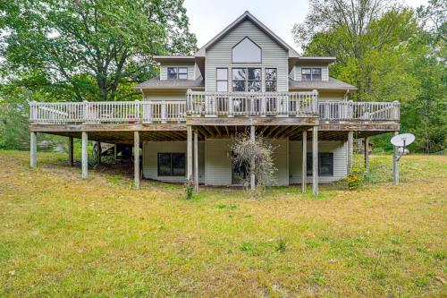 Stunning Riverfront Retreat in Northern Michigan! in Cadillac, USA