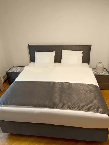 Comfort Room for One Guest with shared bathroom in Enge near City Centre & Lake Zurich, July & August only, Zúrich (foto 2)