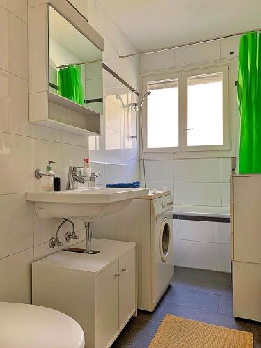 Comfort Room for One Guest with shared bathroom in Enge near City Centre & Lake Zurich, July & August only, Zúrich (foto 5)