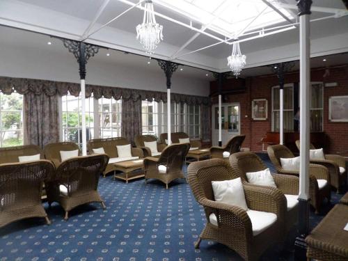 Royal Hotel 2