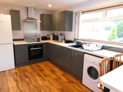 Newly Refurbished 3 Bedroom Home In East Kilbride - East Kilbride