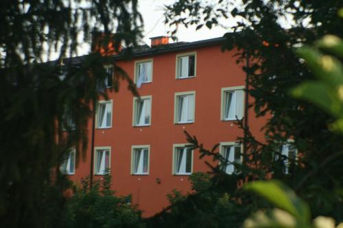 Hotel Daisy Budget - image 8