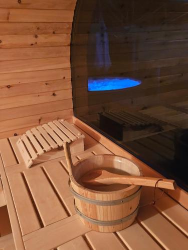 bubbelbad, Vířivka a sauna na pokoji,nebo na vlastní terase - Farma u Příbrami (Virivka a sauna na pokoji,nebo na vlastni terase - Farma u Pribrami) in Pribram