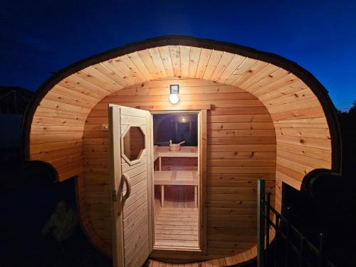 sauna, Vířivka a sauna na pokoji,nebo na vlastní terase - Farma u Příbrami (Virivka a sauna na pokoji,nebo na vlastni terase - Farma u Pribrami) in Pribram