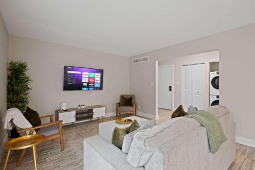 Rochester Hills Two-Bedroom Two-Bathroom Tranquility in Rochester Hills, USA
