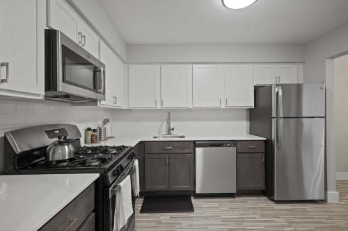 Rochester Hills Two-Bedroom Two-Bathroom Tranquility in Rochester Hills, USA