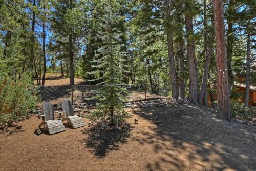 Modern 3BR Retreat Perfect for Family Getaway in Big Bear Lake, USA