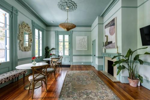 Third Floor Walkup King Suite includes Breakfast