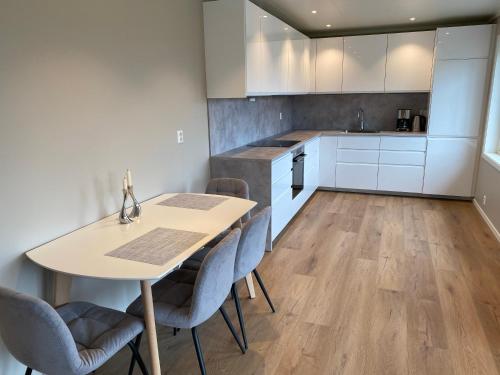 廚房, Leilighet på Hardbakke (Leilighet pa Hardbakke) in 哈爾德百克