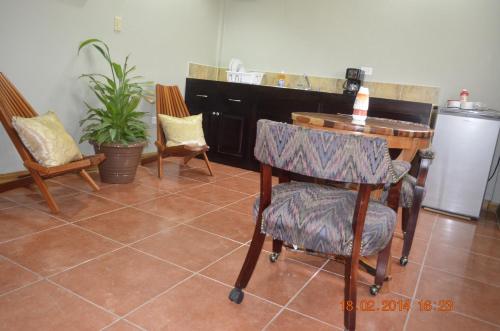 keuken, GM Suites Bed & Breakfast  in Belmopan