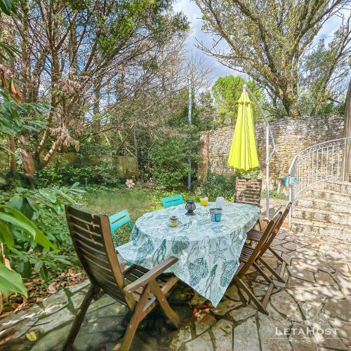 Charme rustique avec jardin privé "Au Pastel" gîte à louer Saint-Paulet