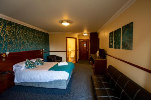 Findlay's Hotel - image 7