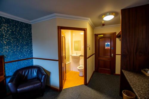 Findlay's Hotel - image 5