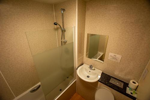 Findlay's Hotel - image 6