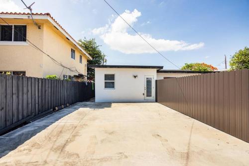 Cozy Central Stay Airport, KingBed, Fenced Parking - Little Havana Near Airport, Wynwood, Calle 8 Brickell, Coral Gables and more in Miami, USA