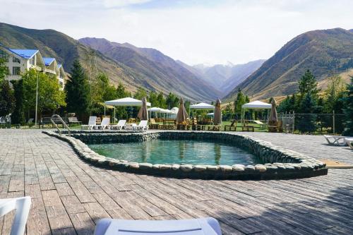 Mountain View Hot Spring Resort in Tash-Tyube