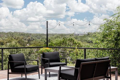 Hill Country Bunk House- Amazing Views Sleeps 11! in Dripping Springs, USA