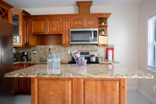 Central Getaway in Little Havana Near Airport, Wynwood, Calle 8 Brickell, Coral Gables and more , Fenced parking in Miami, USA