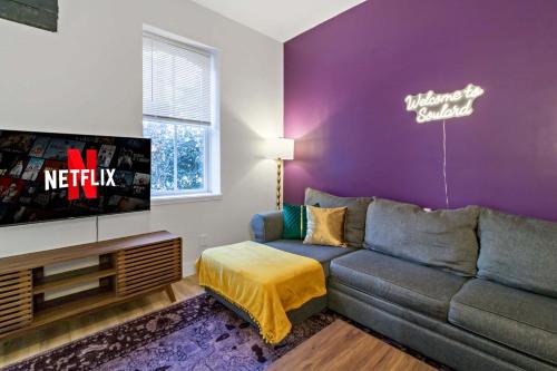 Festive Soulard 4BR w Patio & Amenities in Soulard, USA