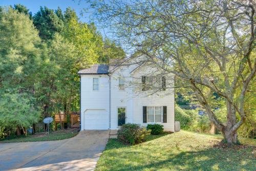 about 4 Mi to Marietta Square Georgia Family Home in Marietta, USA
