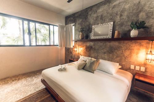 One-Bedroom Standard Apartment image 10