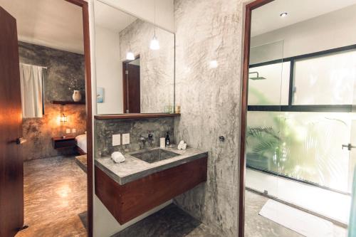 One-Bedroom Standard Apartment image 6