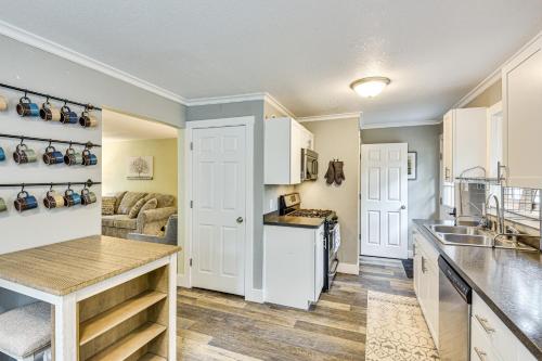Less Than 1 Mi to Notre Dame Family-Friendly Home! in South Bend, USA