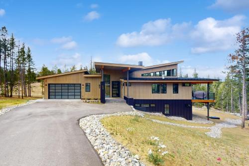 Modern Mountain Sanctuary in Breckenridge, USA