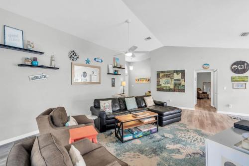 Charming Heated Pool Home - 3 miles to the Beach Pet and Family Friendly -Available Year Round! - image 12