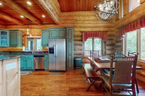 Mountainview Timber Retreat in Blue Ridge, USA