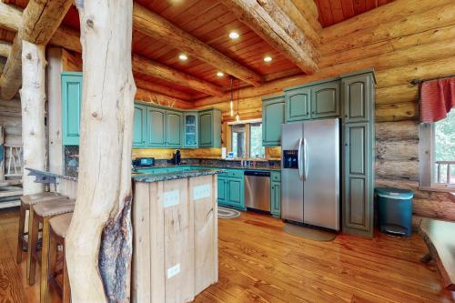 Mountainview Timber Retreat in Blue Ridge, USA