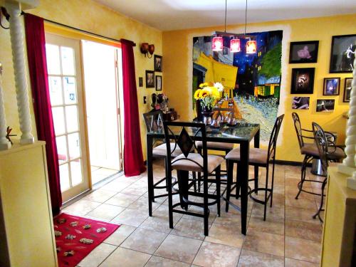 Eric and Nancy's Boutique Bed and Breakfast - Thonotosassa, FL