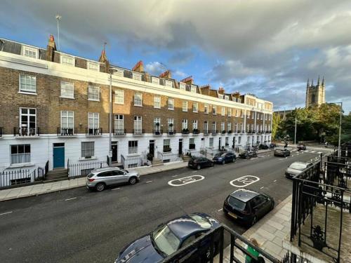 Chelsea Large 2 bed 2 Bath Sydney Street SW3 - image 3