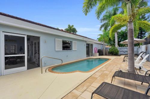 Charming Heated Pool Home - 3 miles to the Beach Pet and Family Friendly -Available Year Round! - image 6