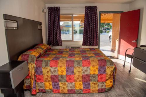 Traveler's Rest Motel