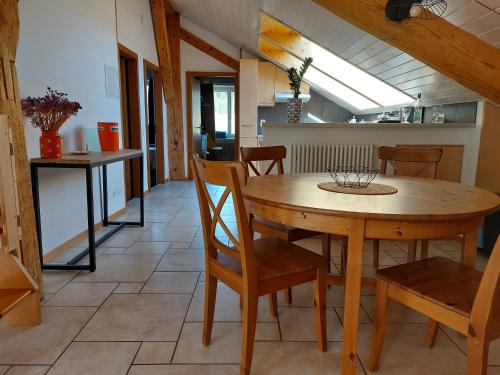 Oprema, Drosera appartement et studio de vacances in Le Locle