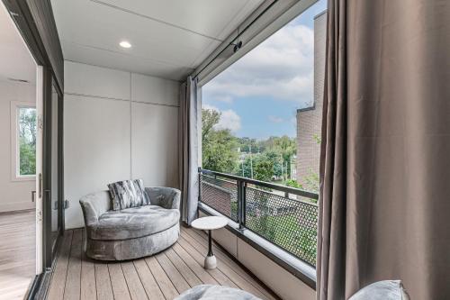 1 Mi to Downtown Nashville Townhome with Balcony! in Nashville, USA