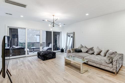 1 Mi to Downtown Nashville Townhome with Balcony! in Nashville, USA