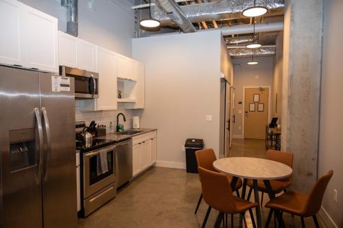 Inspired Urban Loft Free Parking Close To Mayo in Rochester, USA