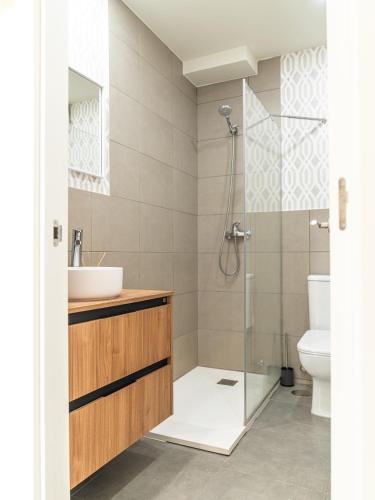  Three-Bedroom Apartment with Balcony  image 9