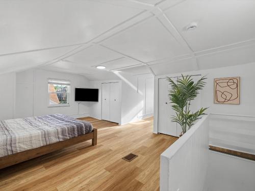 Bloomfield, Shadyside !D Spacious and Unique Bright Private Bedroom with Shared Bathroom, Pittsburgh