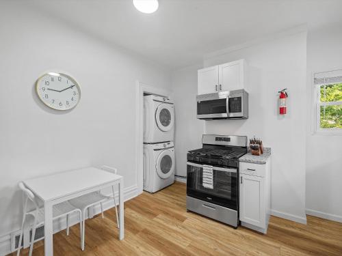Bloomfield, Shadyside !D Spacious and Unique Bright Private Bedroom with Shared Bathroom in Pittsburgh, USA