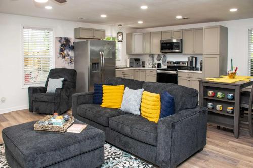 Home w/ Hot Tub, Playset & Grills in Clarksville!, Clarksville (fotografie 6)