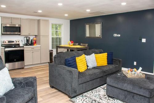 Home w/ Hot Tub, Playset & Grills in Clarksville!, Clarksville (fotografie 3)